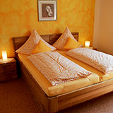 Schlafzimmer 1 mit Doppelbett